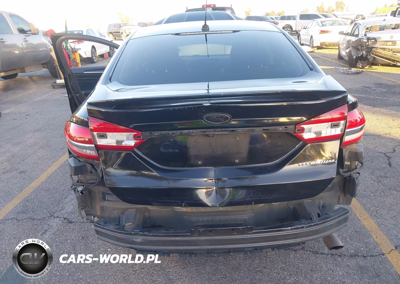 2018 Ford Fusion Energi Titanium VIN:3FA6P0SU1JR161695 - 6
