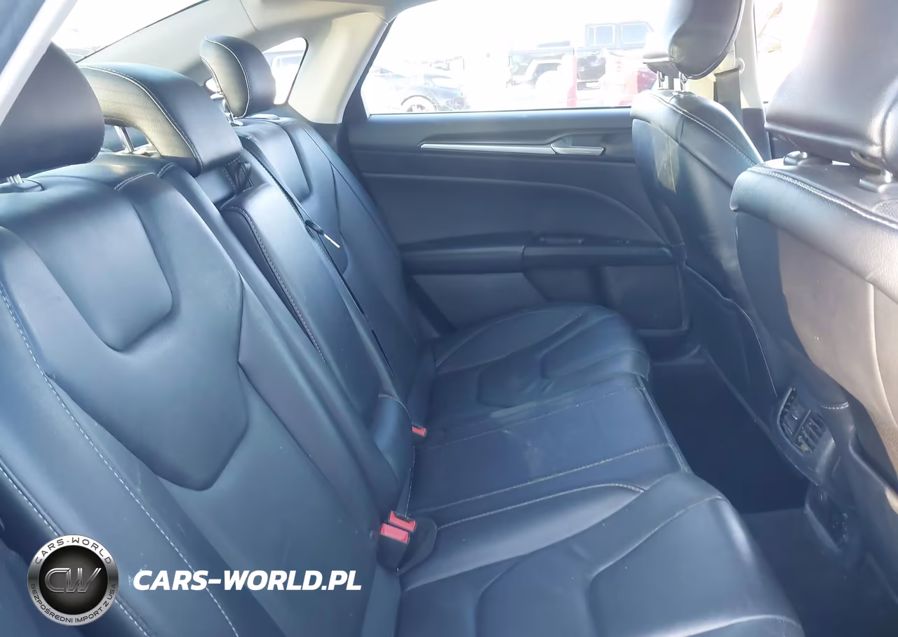 2018 Ford Fusion Energi Titanium VIN:3FA6P0SU1JR161695 - 8