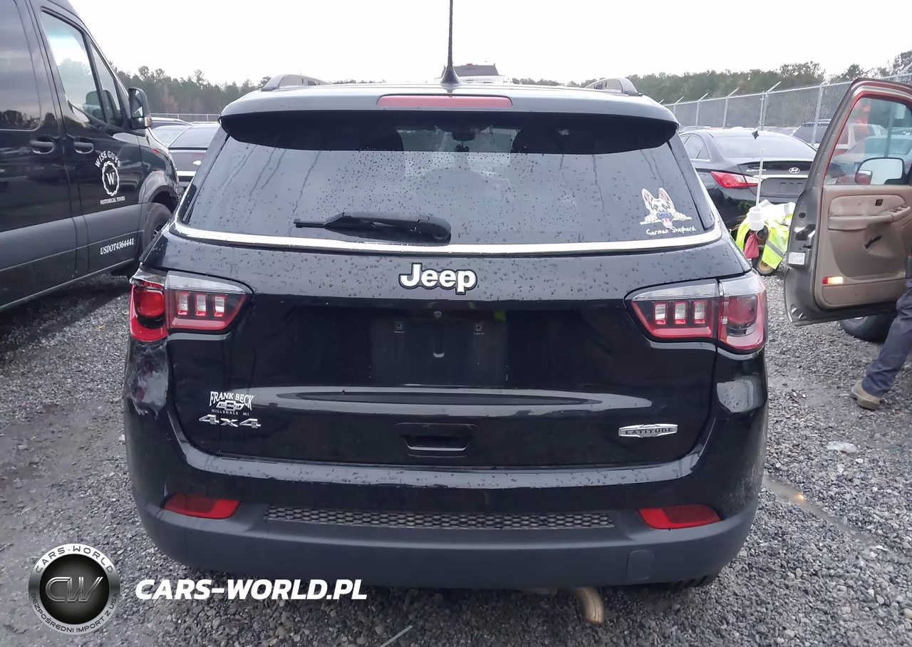 2018 Jeep Compass Latitude 4X4 VIN:3C4NJDBB6JT250081 - 17