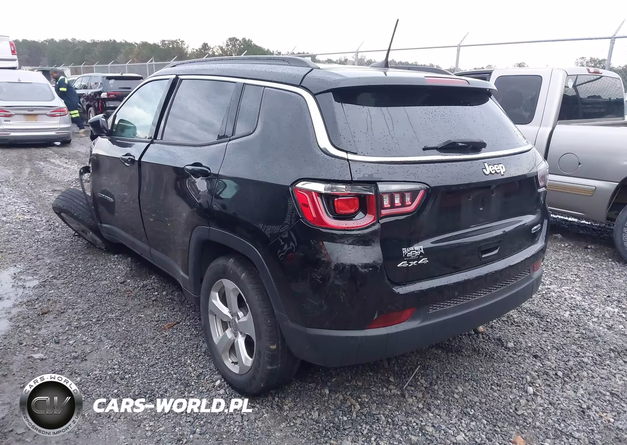 2018 Jeep Compass Latitude 4X4 VIN:3C4NJDBB6JT250081 - 3
