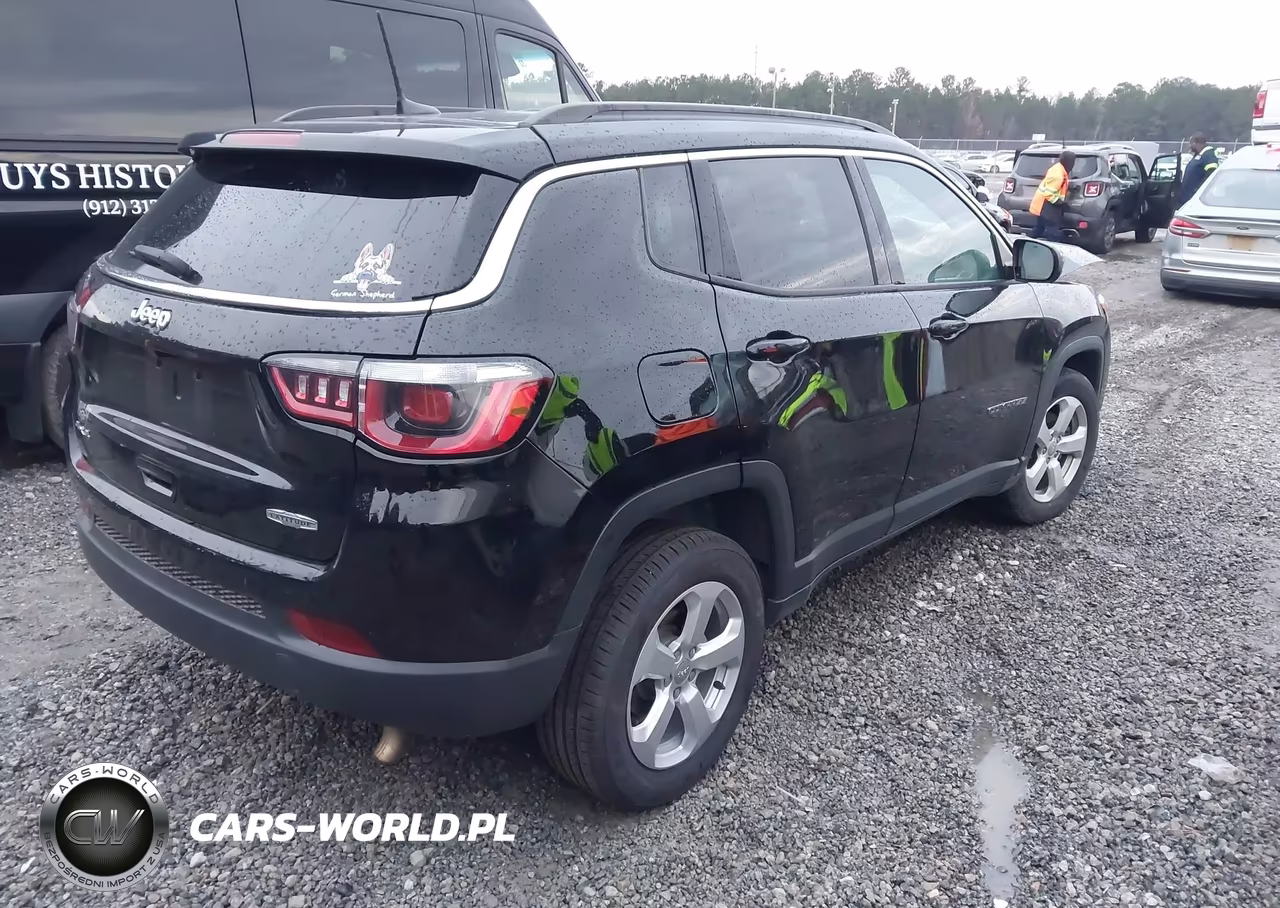 2018 Jeep Compass Latitude 4X4 VIN:3C4NJDBB6JT250081 - 4