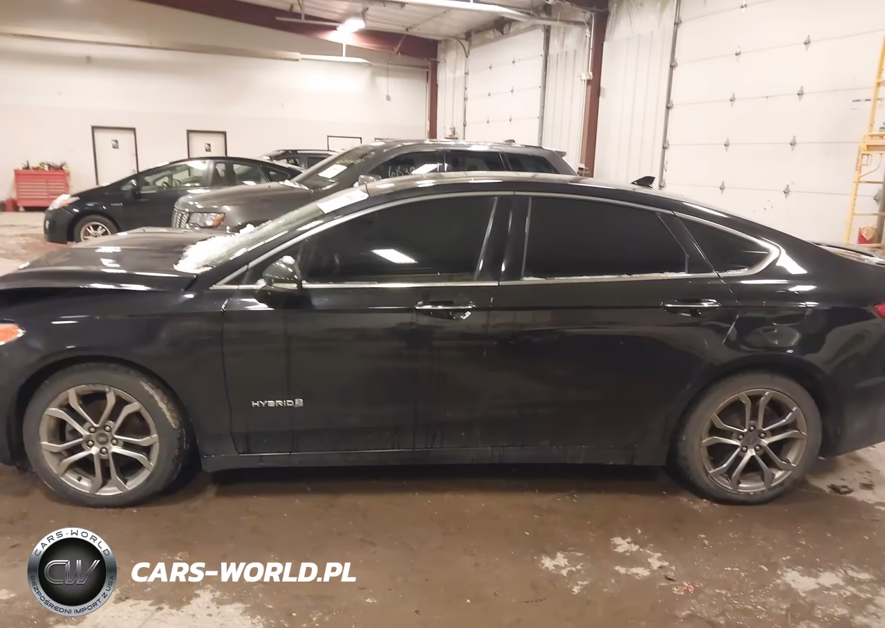 2019 Ford Fusion Hybrid Titanium VIN:3FA6P0RU1KR223717 - 14