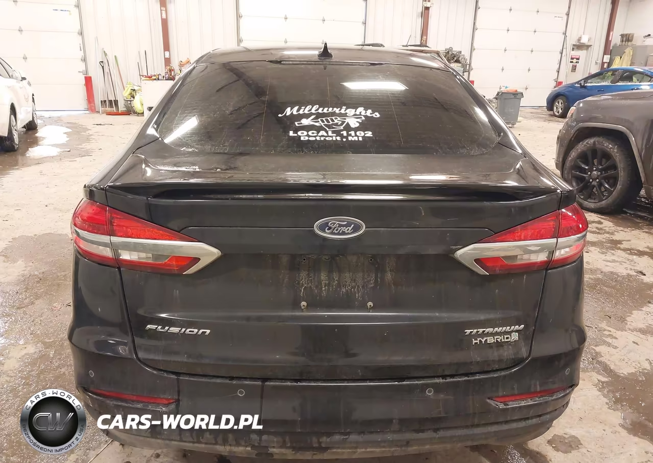 2019 Ford Fusion Hybrid Titanium VIN:3FA6P0RU1KR223717 - 16