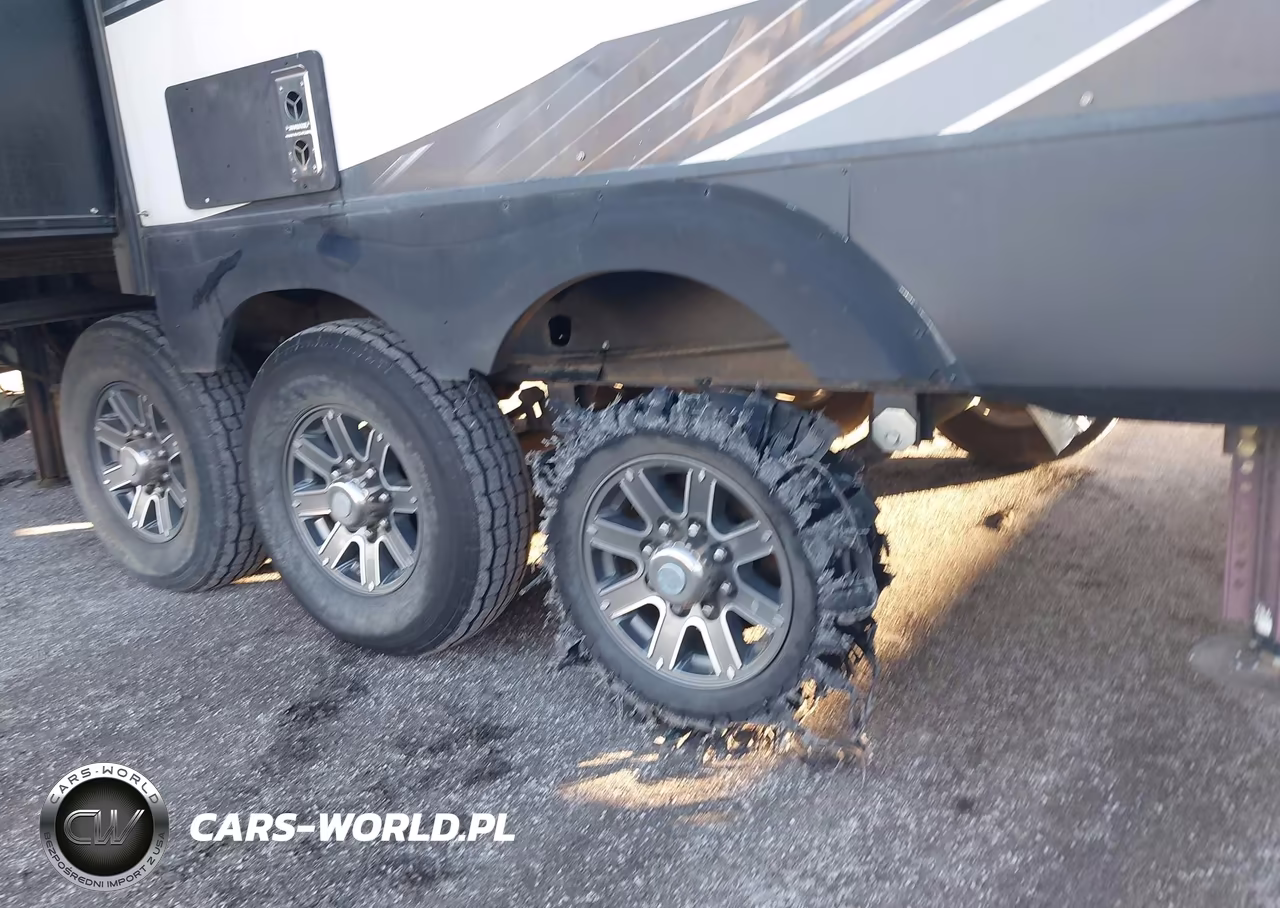 2014 Forest River Xlr Thunderbolt VIN:4X4FXLP35EF158419 - 6
