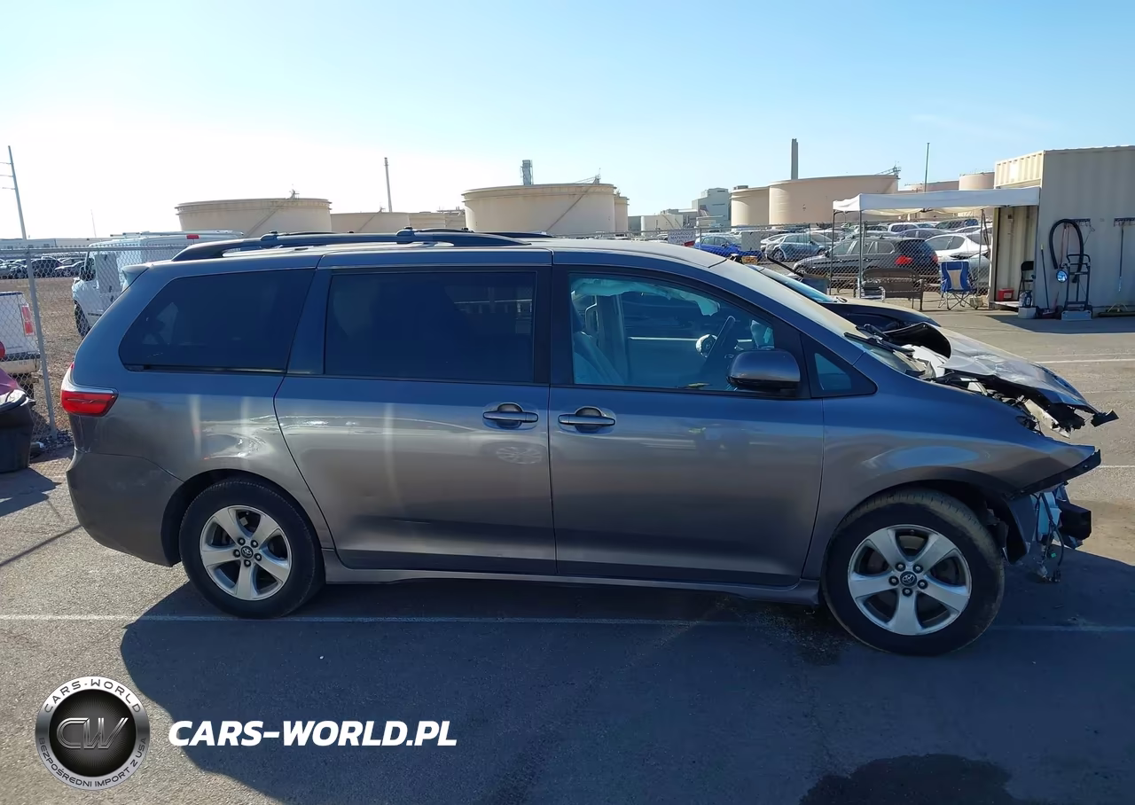 2019 Toyota Sienna Le 8 Passenger VIN:5TDKZ3DC5KS007918 - 14