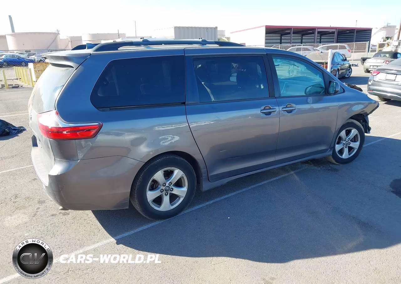 2019 Toyota Sienna Le 8 Passenger VIN:5TDKZ3DC5KS007918 - 4