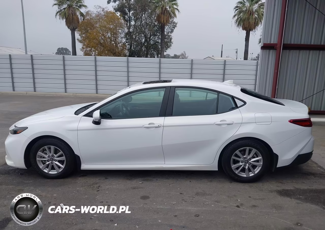 2025 Toyota Camry Le VIN:4T1DAACK0SU508848 - 14