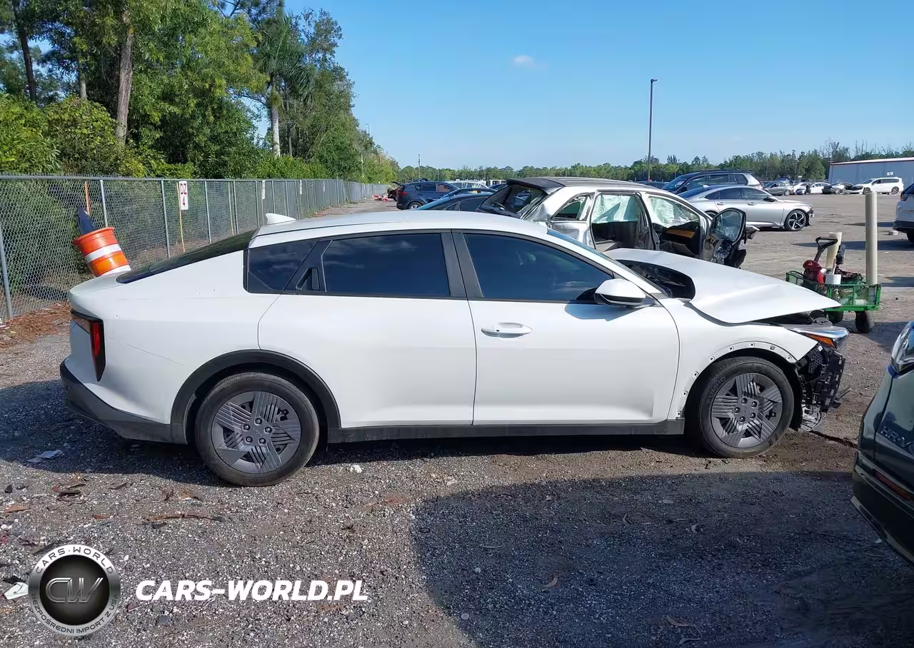 2025 Kia K4 Lx VIN:3KPFT4DE7SE136912 - 14