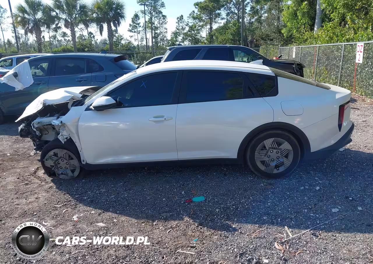 2025 Kia K4 Lx VIN:3KPFT4DE7SE136912 - 15