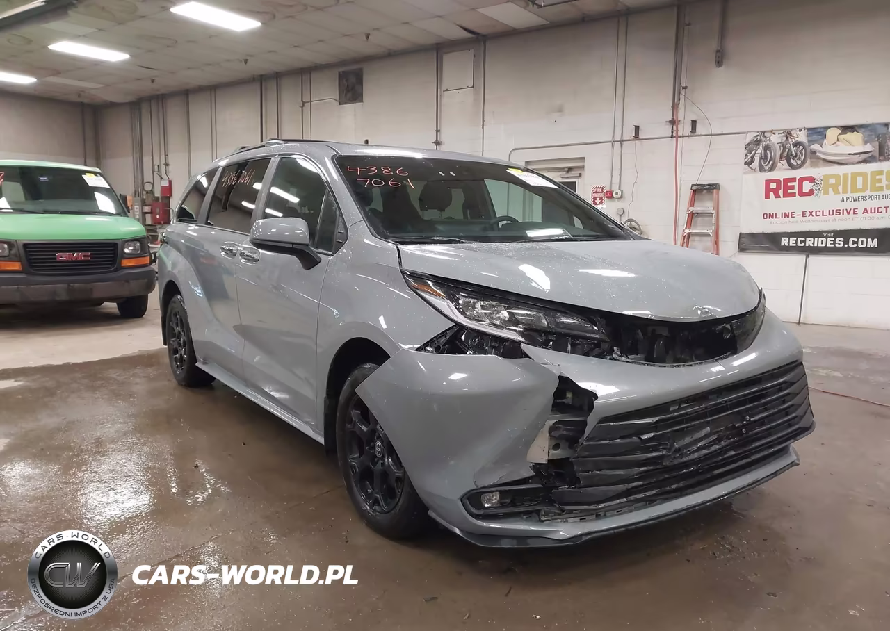 2025 Toyota Sienna Woodland Edition