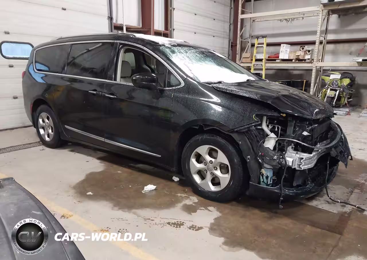 2017 Chrysler Pacifica Touring-L Plus