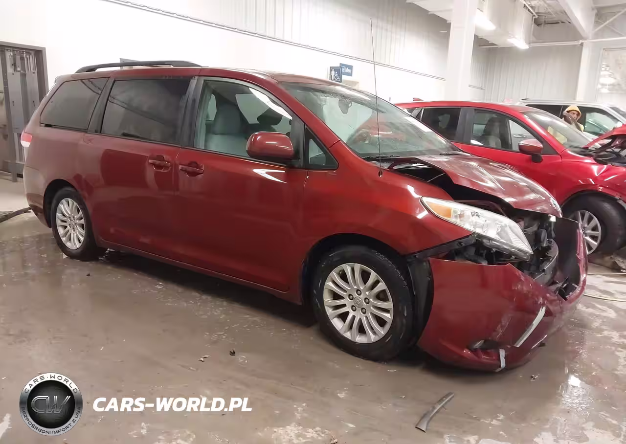 2013 Toyota Sienna Xle V6 8 Passenger