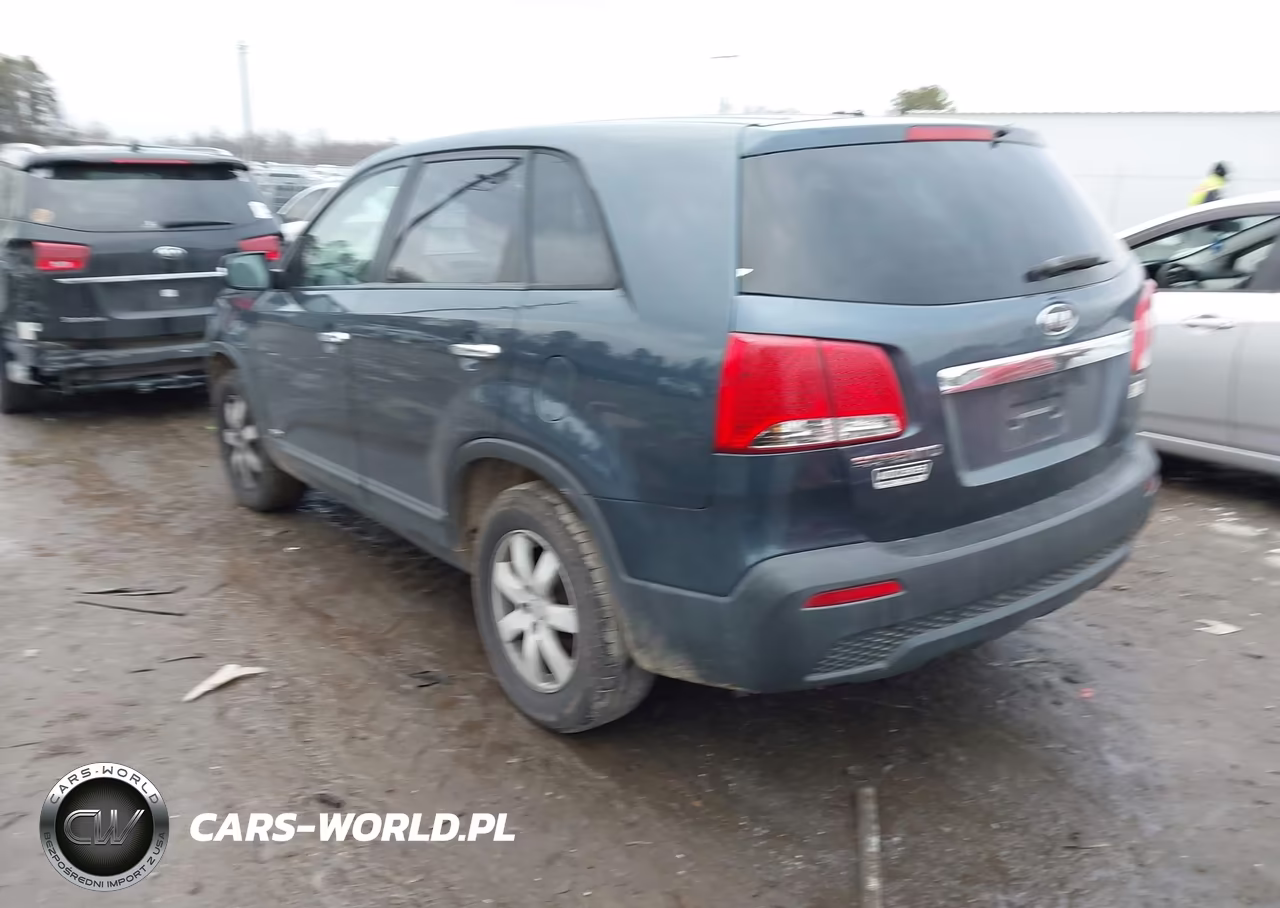 2011 Kia Sorento Lx VIN:5XYKTCA15BG015812 - 3