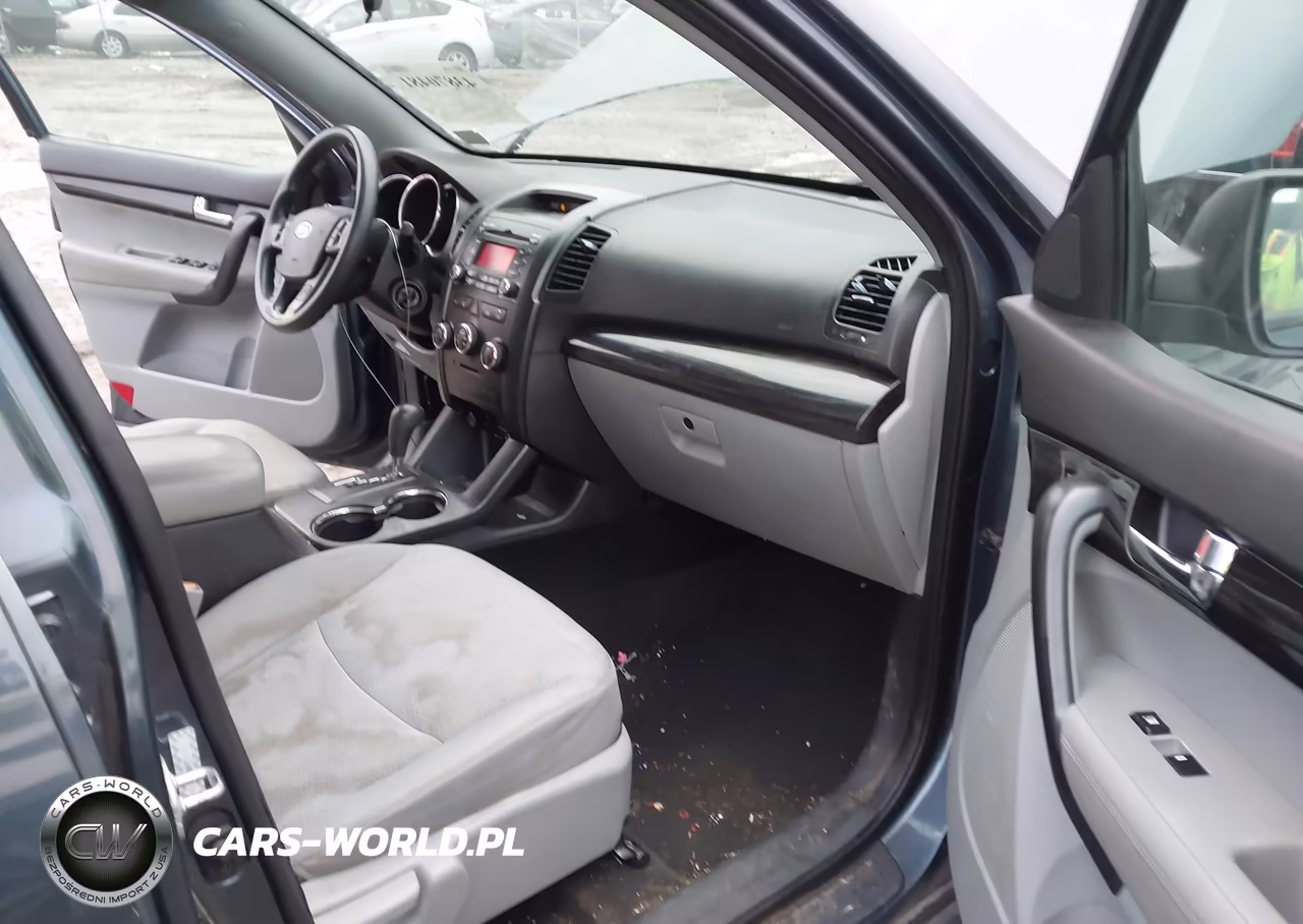 2011 Kia Sorento Lx VIN:5XYKTCA15BG015812 - 5
