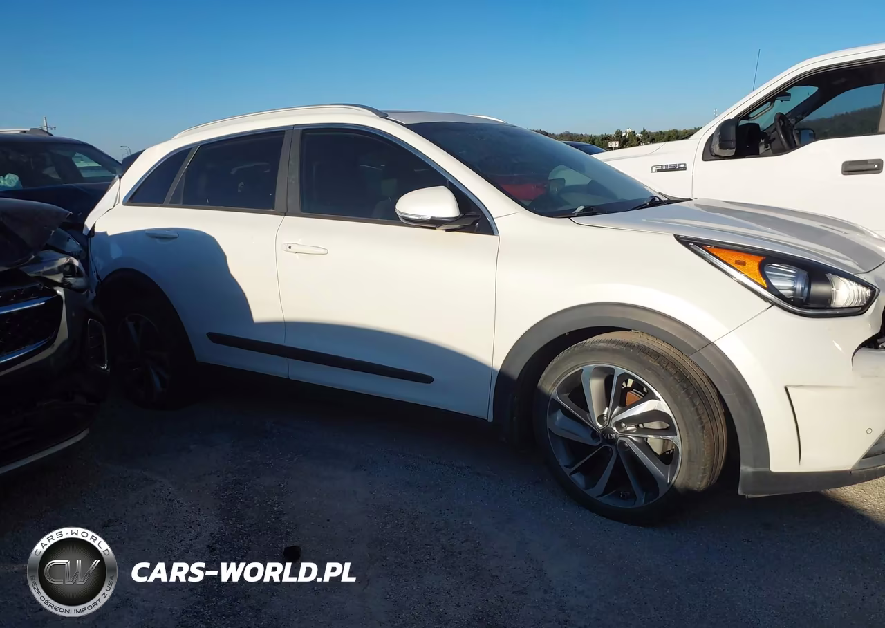 2017 Kia Niro Touring VIN:KNDCE3LC3H5089566 - 13