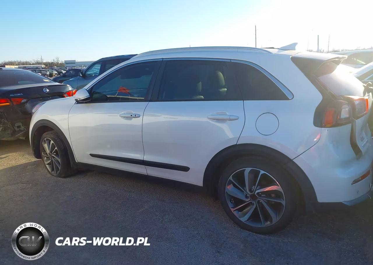2017 Kia Niro Touring VIN:KNDCE3LC3H5089566 - 14