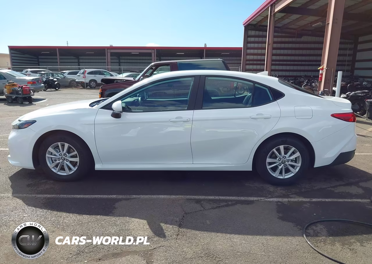 2025 Toyota Camry Le VIN:4T1DAACK9SU589719 - 14