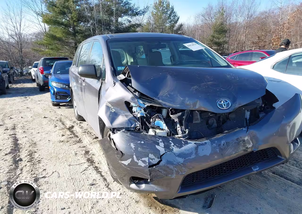 2013 Toyota Sienna L V6 7 Passenger