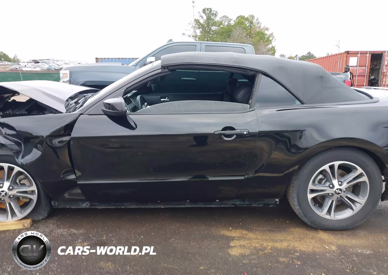 2014 Ford Mustang V6 Premium VIN:1ZVBP8EM6E5205506 - 15