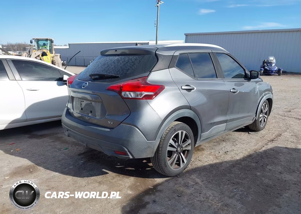 2019 Nissan Kicks Sv VIN:3N1CP5CU7KL565357 - 4