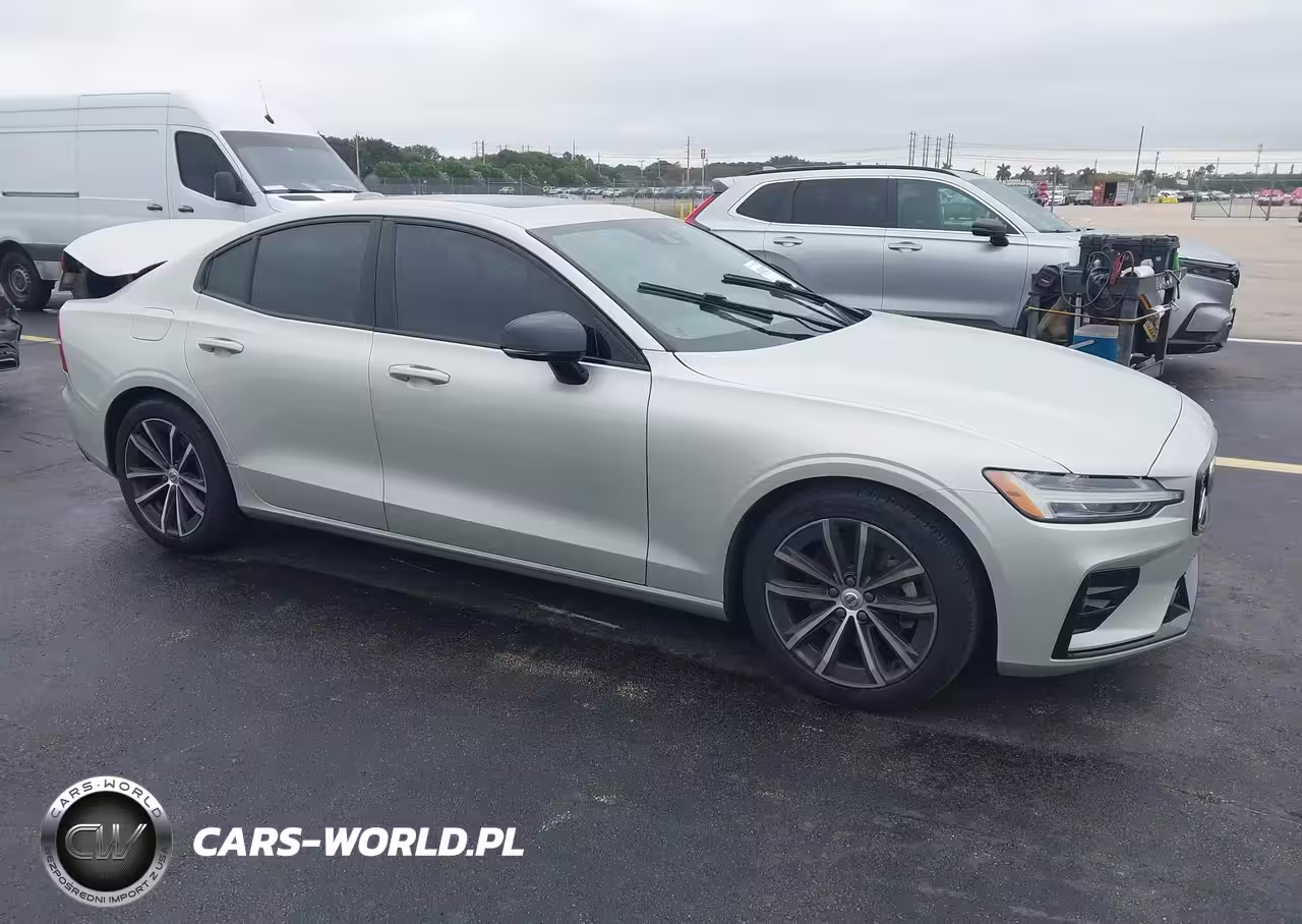 2021 Volvo S60 T5 Momentum