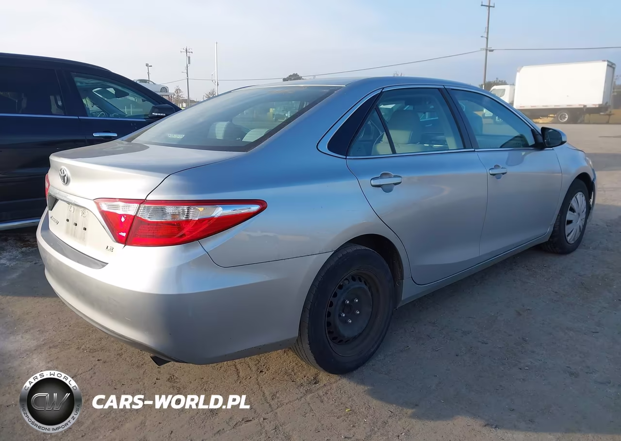 2017 Toyota Camry Le VIN:4T1BF1FK5HU641876 - 4
