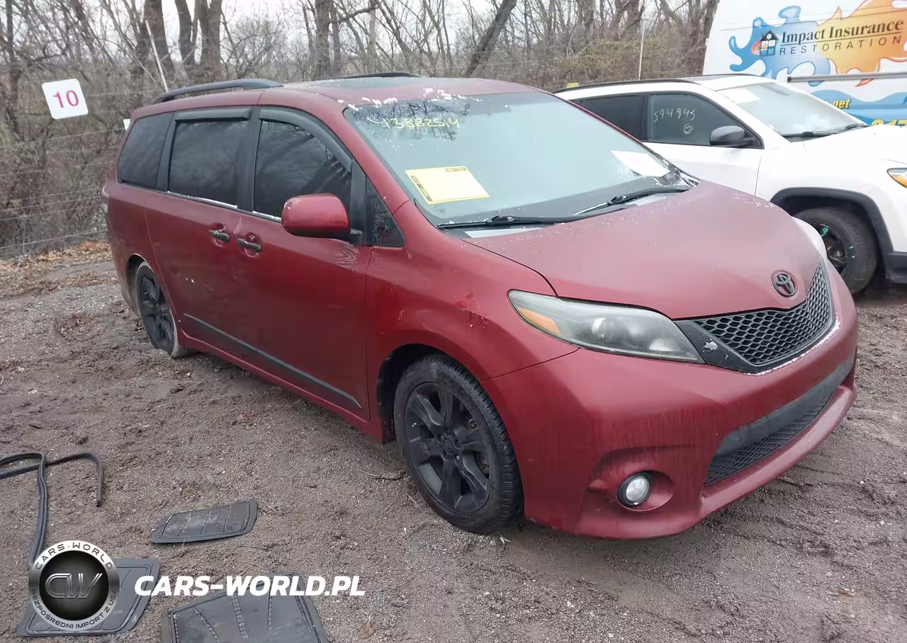 2015 Toyota Sienna Se 8 Passenger