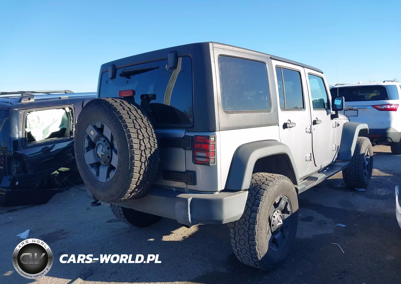 2014 Jeep Wrangler Unlimited Sport VIN:1C4BJWDG3EL251424 - 4