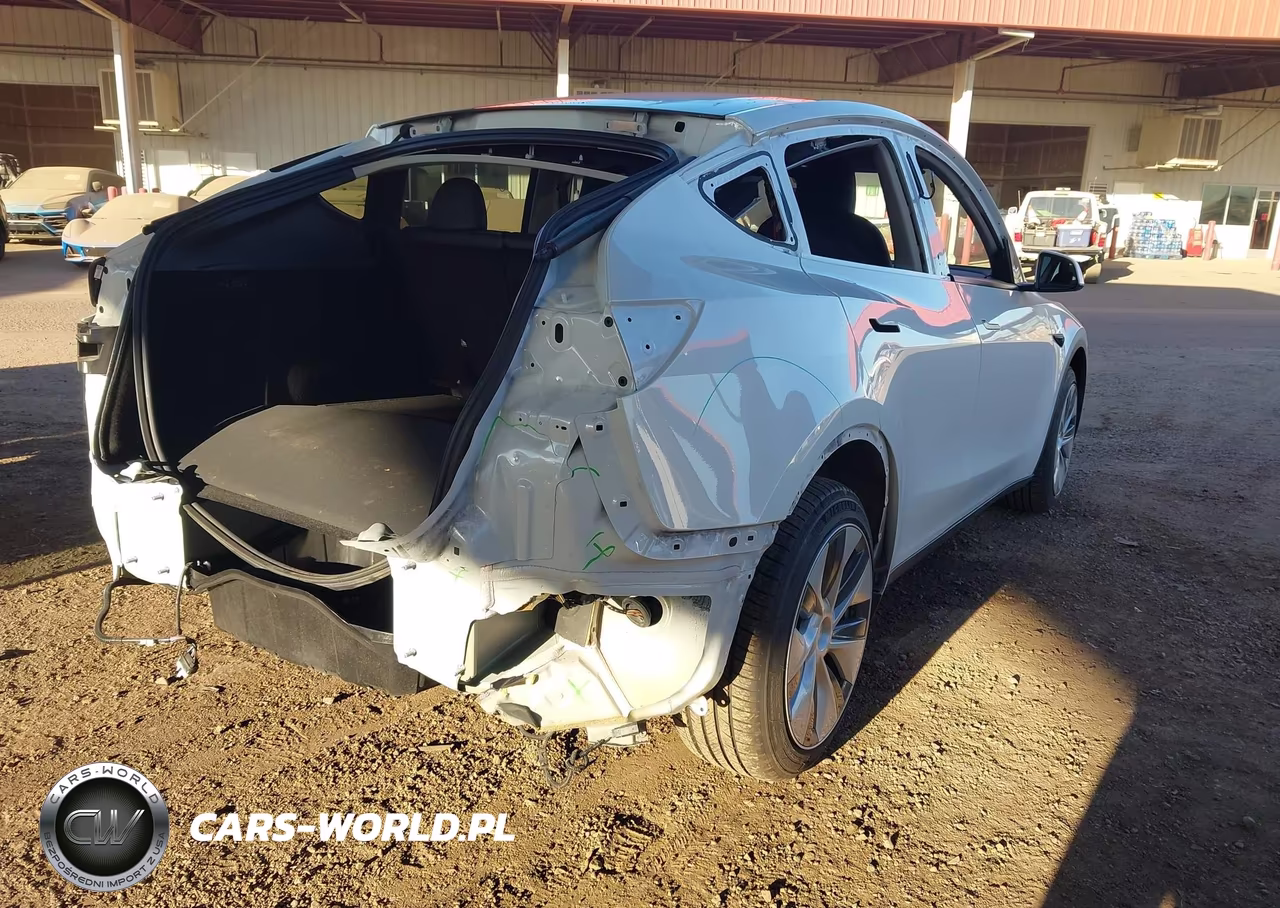 2022 Tesla Model Y Long Range Dual Motor All-Wheel Drive VIN:7SAYGDEE1NA015657 - 4