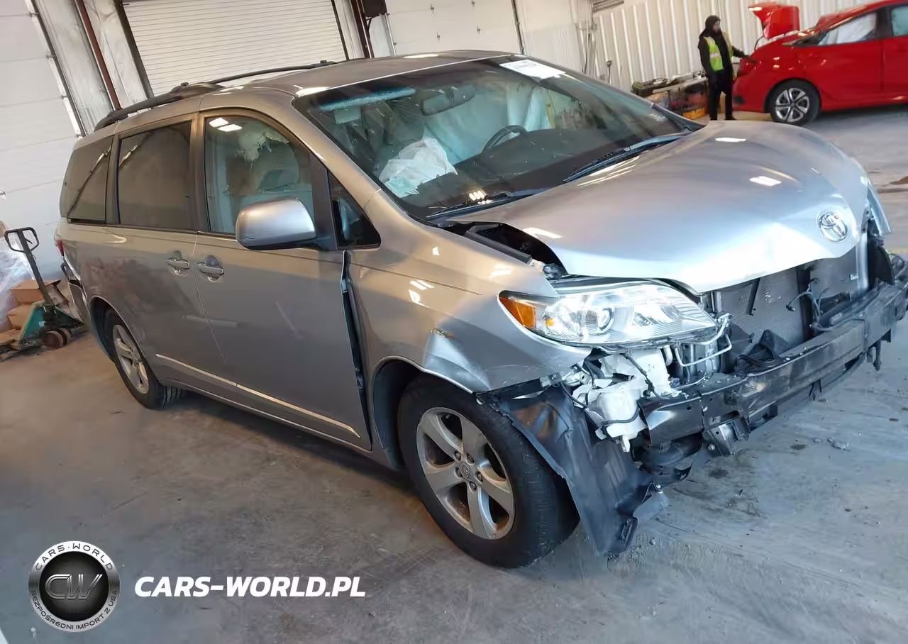 2017 Toyota Sienna Le 8 Passenger