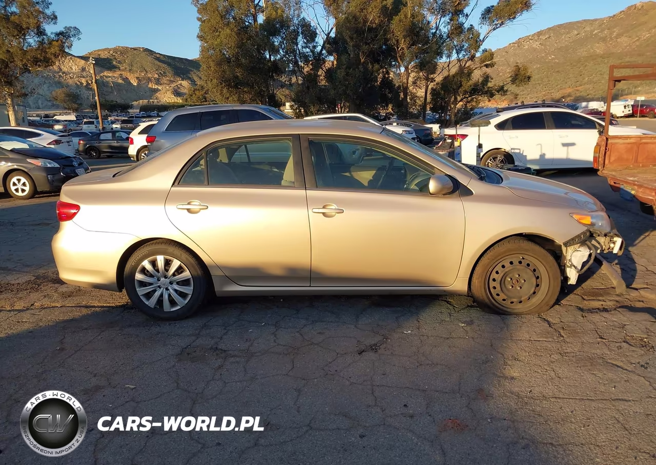 2013 Toyota Corolla Le VIN:JTDBU4EE3DJ118410 - 13