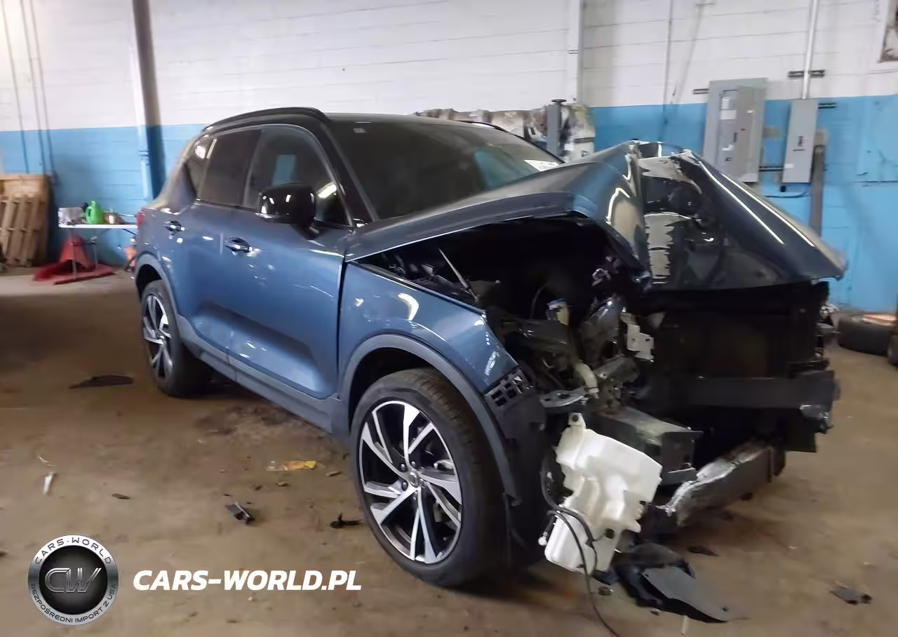 2022 Volvo Xc40 T5 R-Design