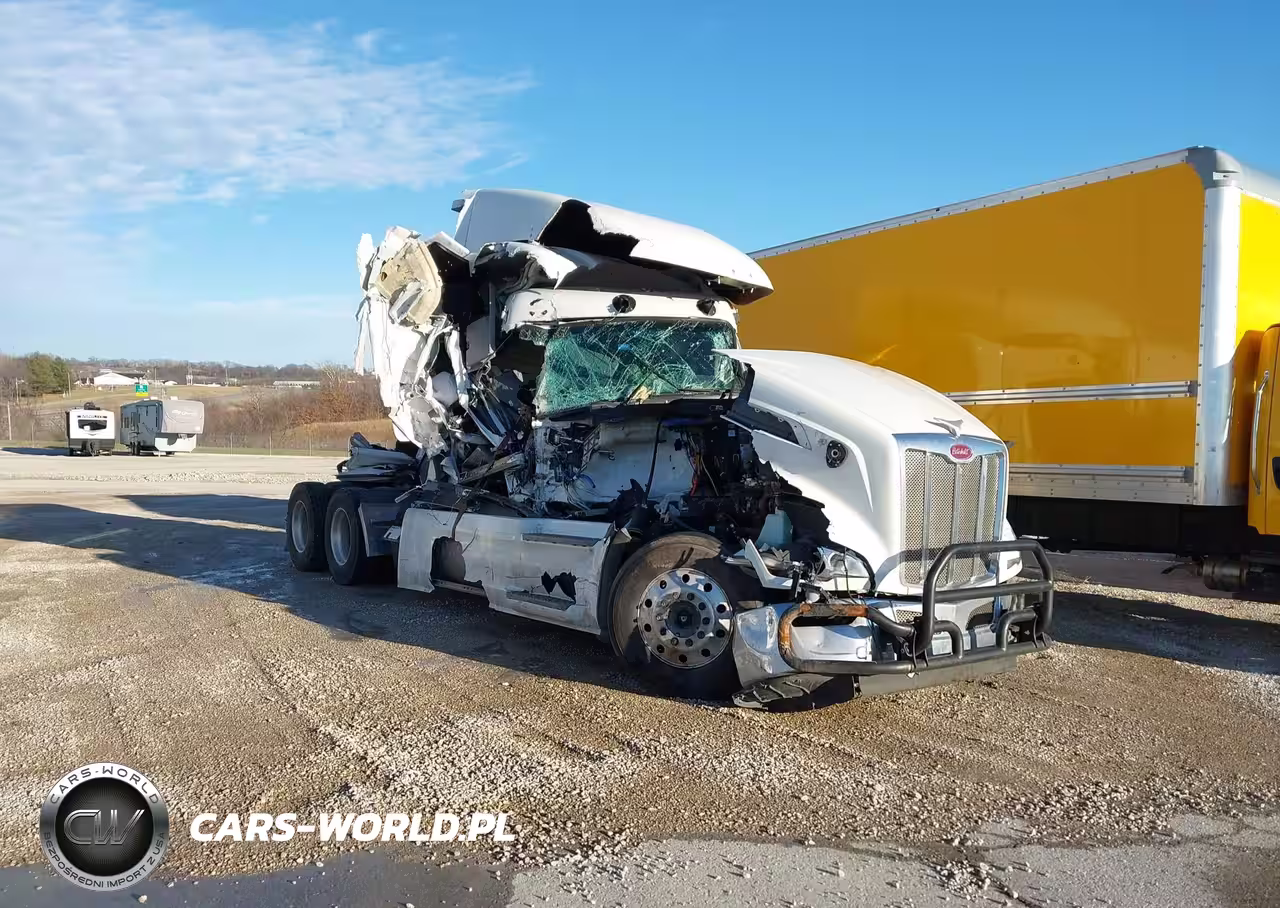 2023 Peterbilt 579