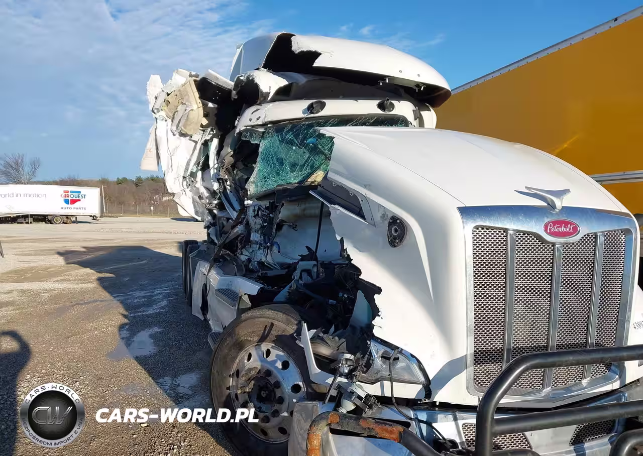 2023 Peterbilt 579 VIN:1XPBDP9X0PD879426 - 10