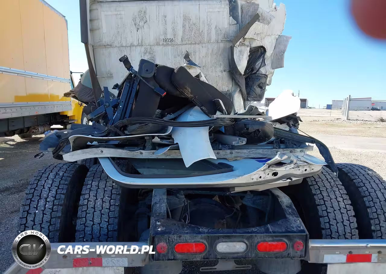 2023 Peterbilt 579 VIN:1XPBDP9X0PD879426 - 11
