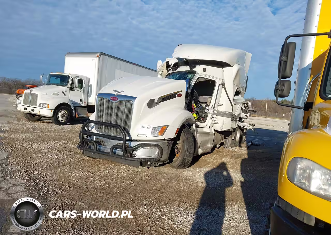 2023 Peterbilt 579 VIN:1XPBDP9X0PD879426 - 2