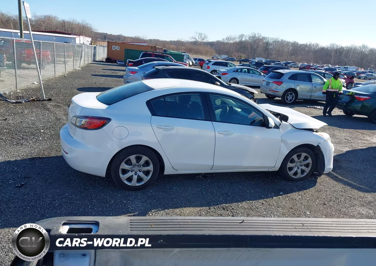 2012 Mazda Mazda3 I Sport VIN:JM1BL1UG9C1537493 - 13