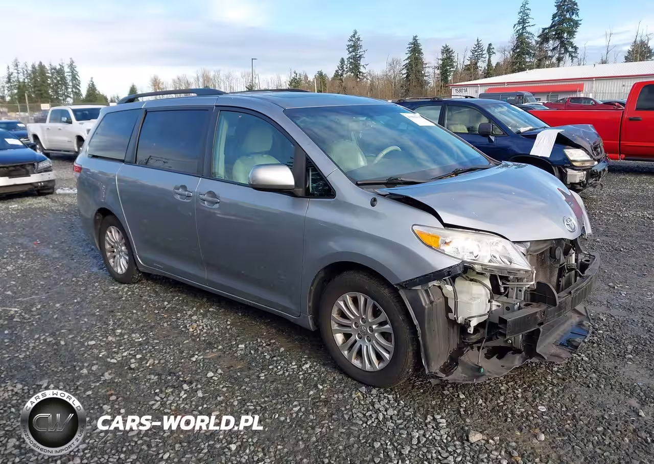 2013 Toyota Sienna Xle V6 8 Passenger