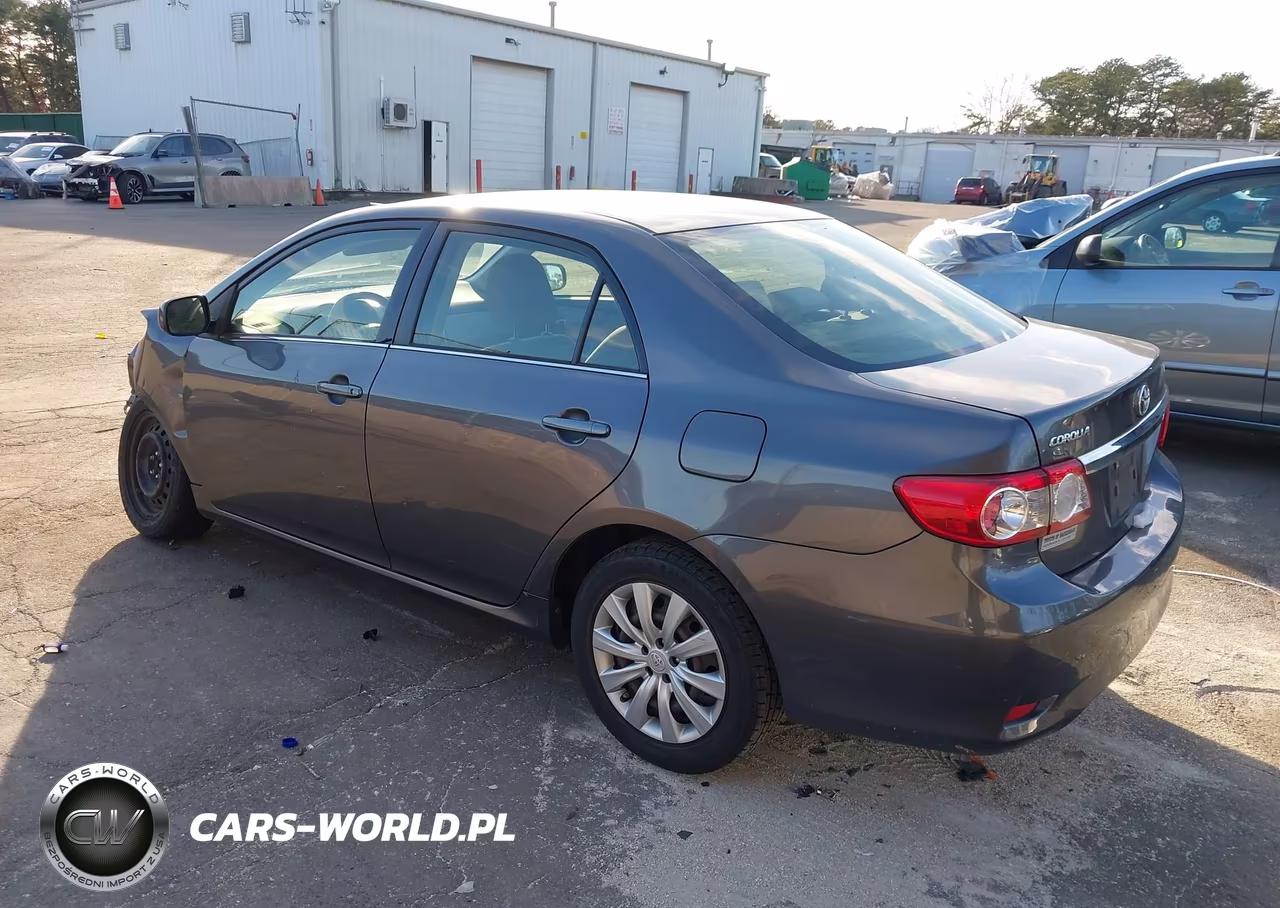 2013 Toyota Corolla Le VIN:JTDBU4EE6DJ123326 - 3