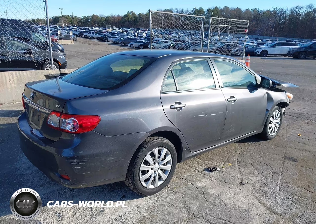 2013 Toyota Corolla Le VIN:JTDBU4EE6DJ123326 - 4