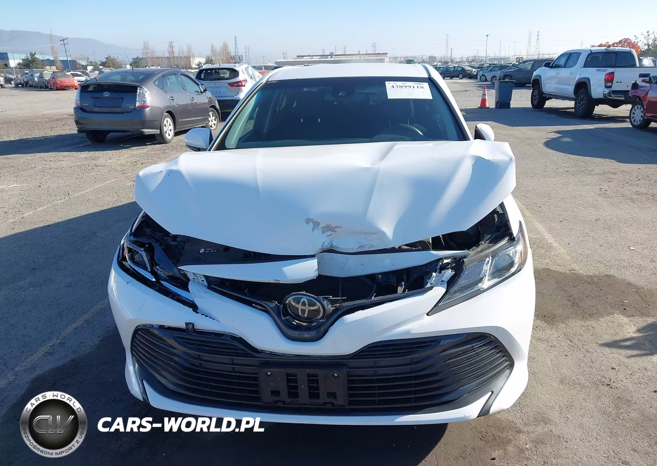2018 Toyota Camry Le VIN:JTNB11HK1J3044487 - 12
