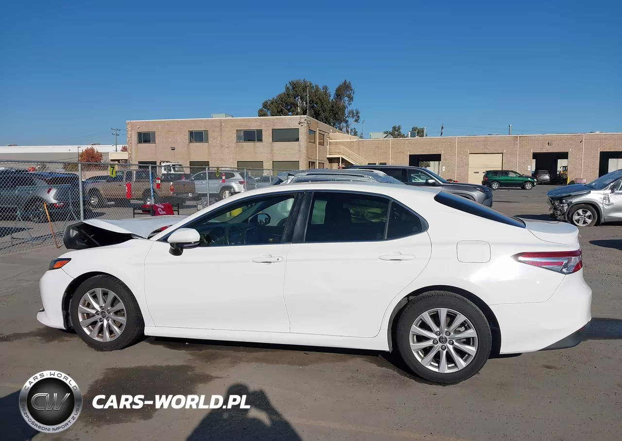2018 Toyota Camry Le VIN:JTNB11HK1J3044487 - 14