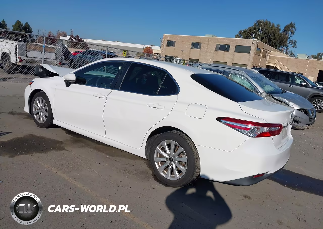 2018 Toyota Camry Le VIN:JTNB11HK1J3044487 - 3