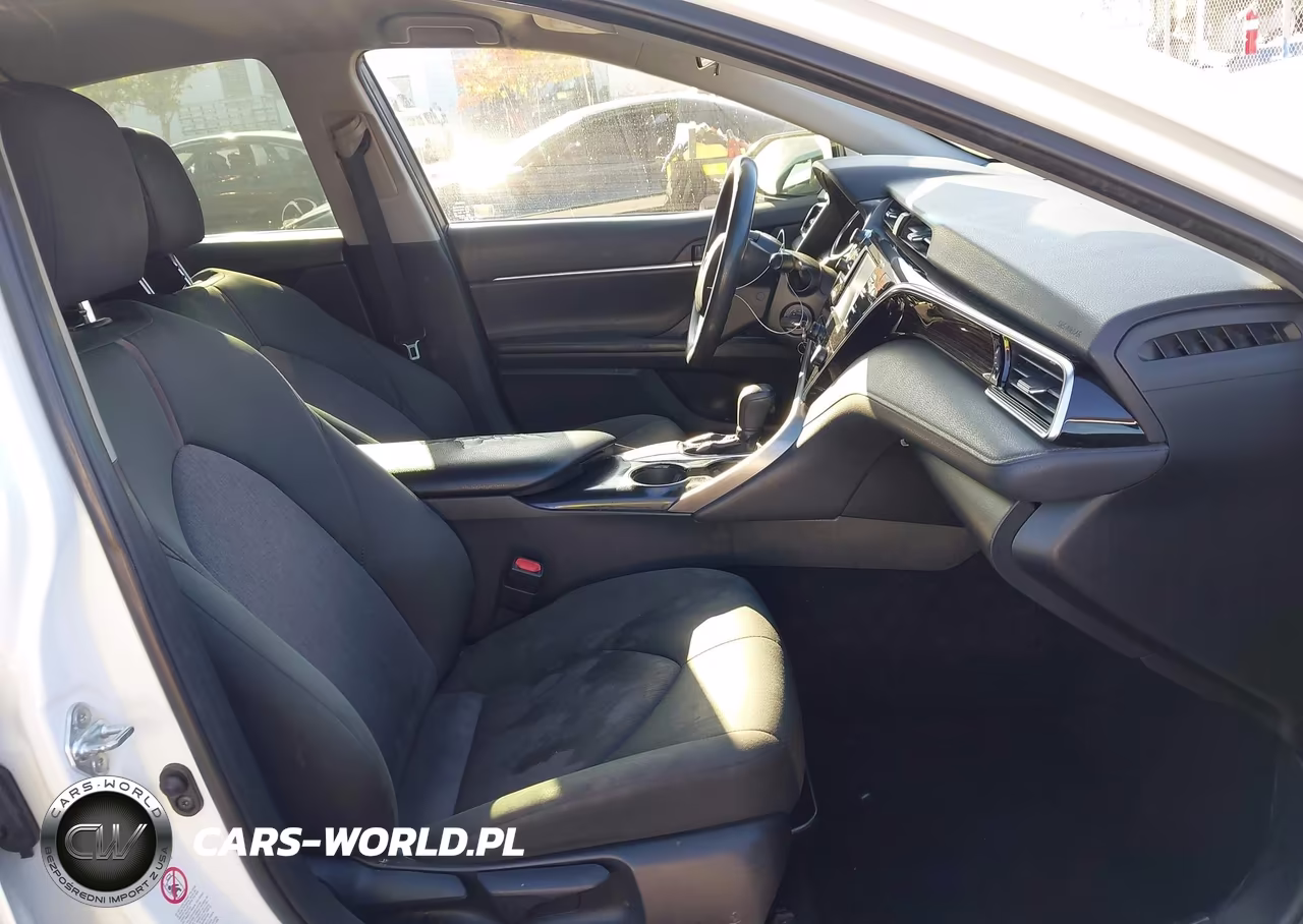 2018 Toyota Camry Le VIN:JTNB11HK1J3044487 - 5
