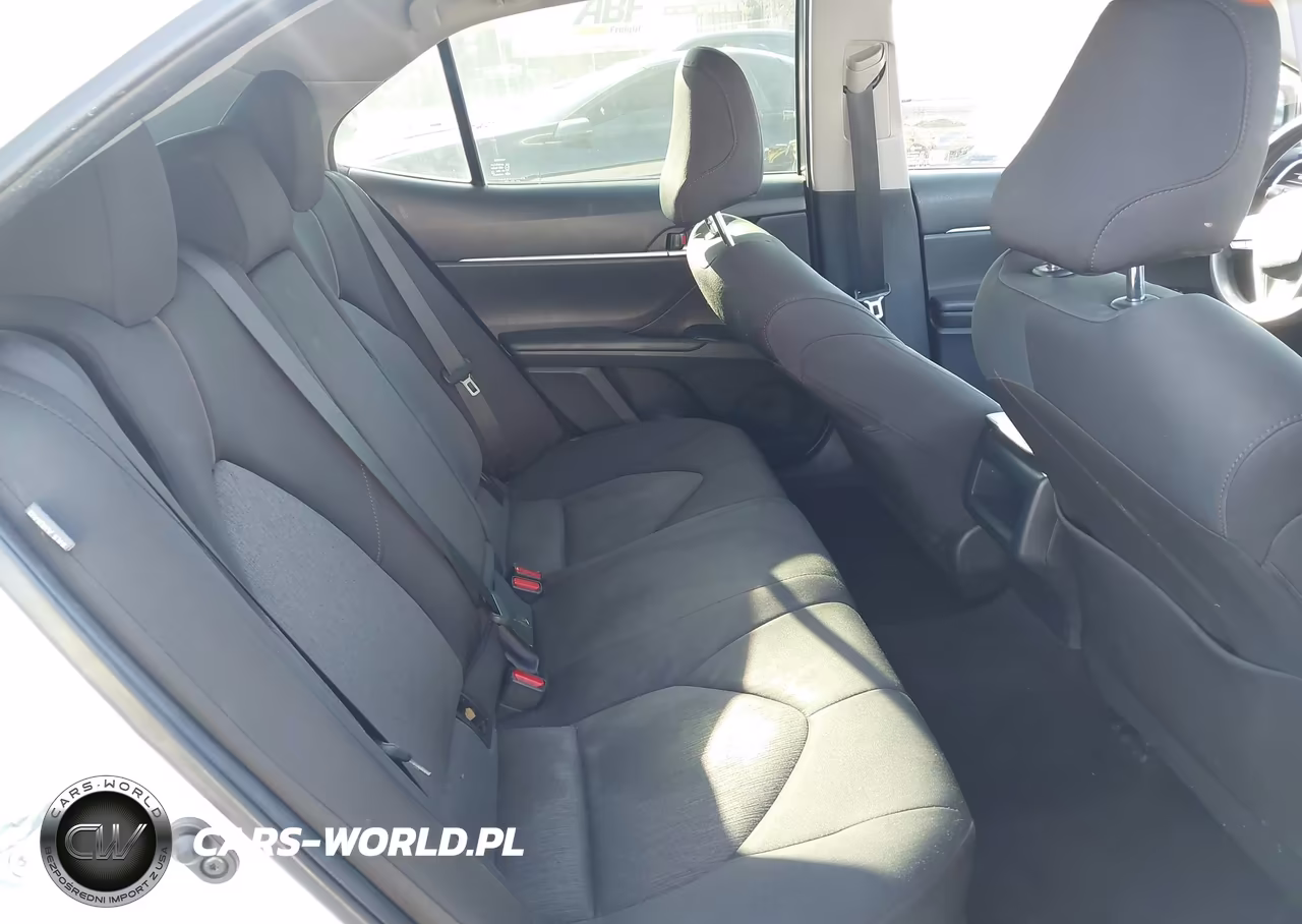 2018 Toyota Camry Le VIN:JTNB11HK1J3044487 - 8