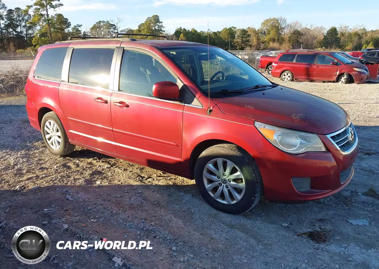 2012 Volkswagen Routan Se