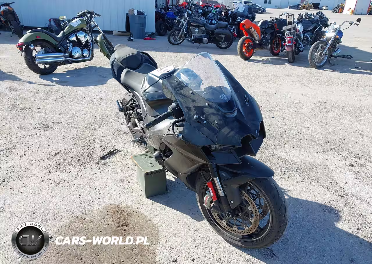 2025 Kawasaki Zx1002 M