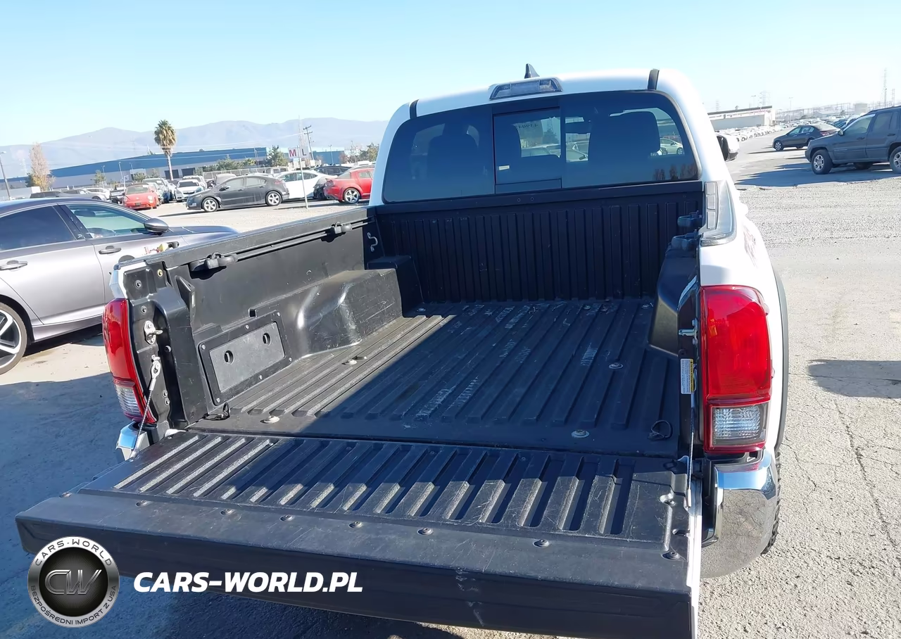 2018 Toyota Tacoma Trd Off Road VIN:3TMCZ5AN1JM172479 - 16