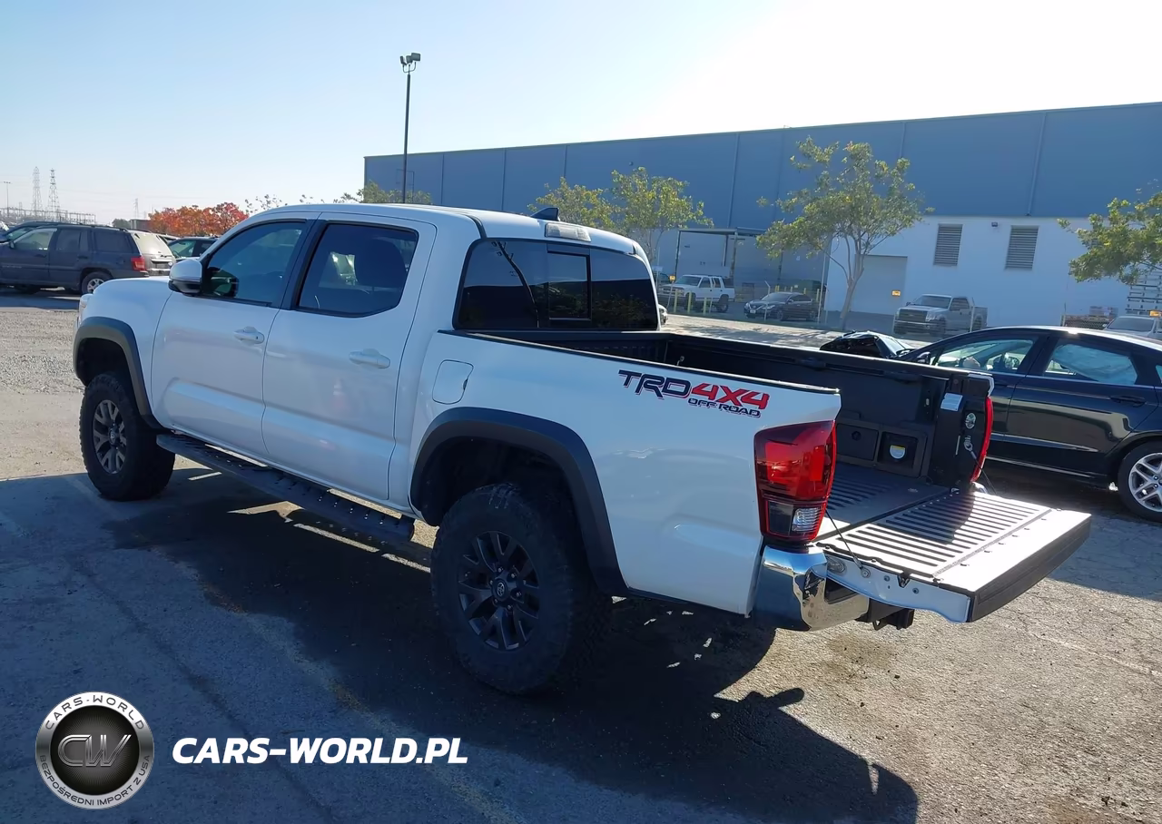 2018 Toyota Tacoma Trd Off Road VIN:3TMCZ5AN1JM172479 - 3