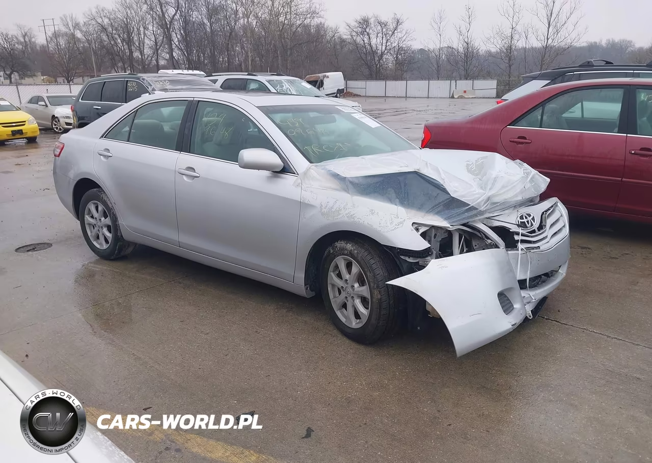 2011 Toyota Camry Le – zdjęcie 1 z 15